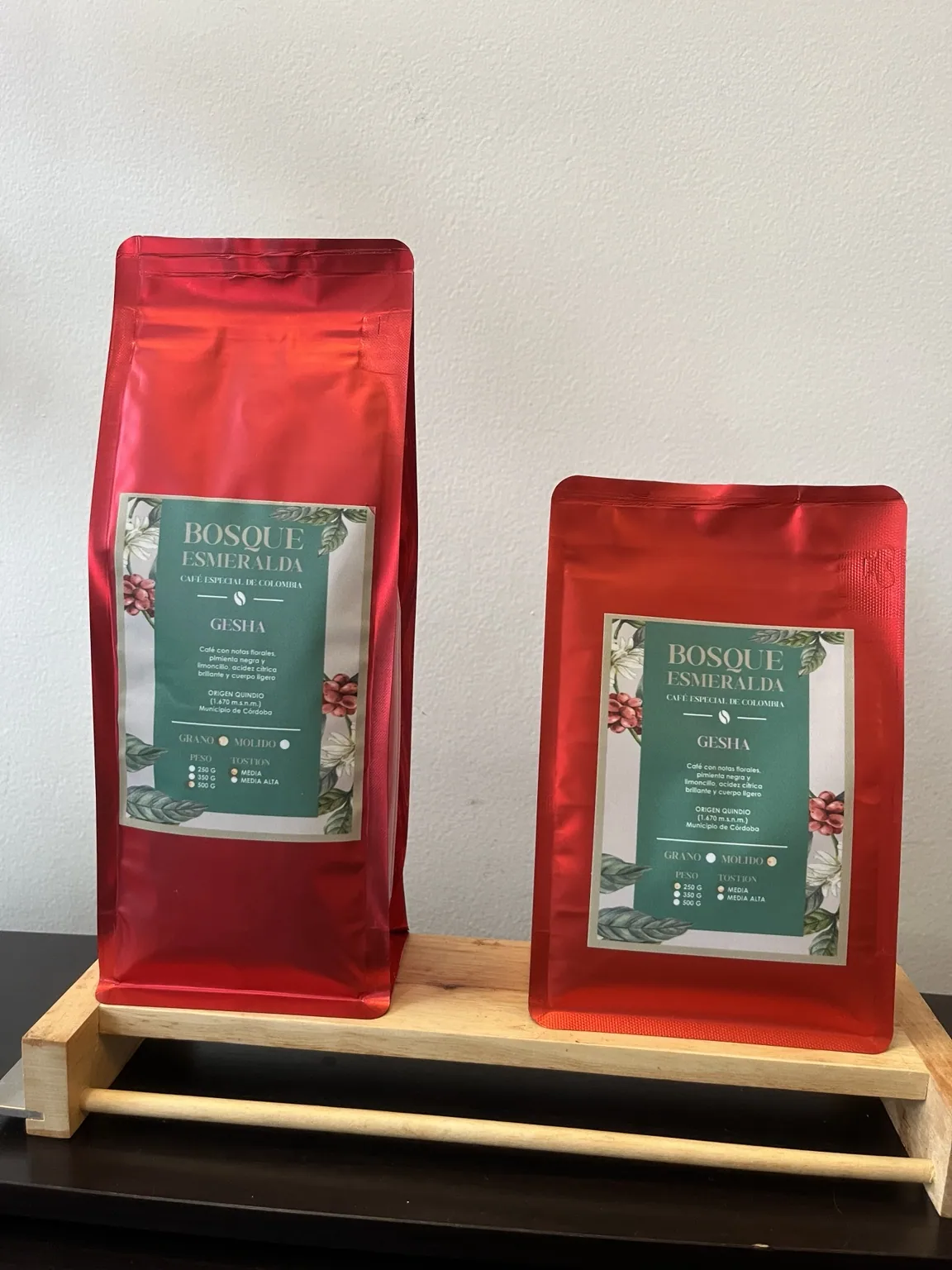 Empaques rojos reales del café Geisha Bosque Esmeralda